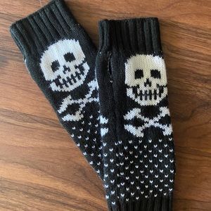 Skull and Crossbones Fingerless Knitted Gloves